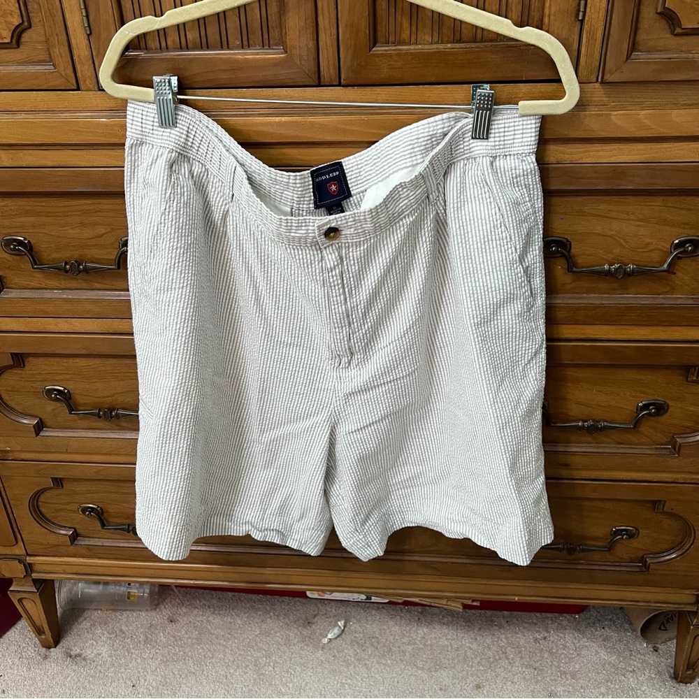 Saddlebred Men's Light Gray Striped Shorts Cotton Seersucker size 40